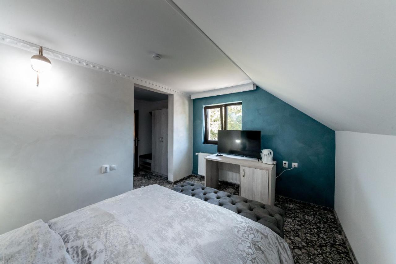Suru & Restaurant Hotel Busteni