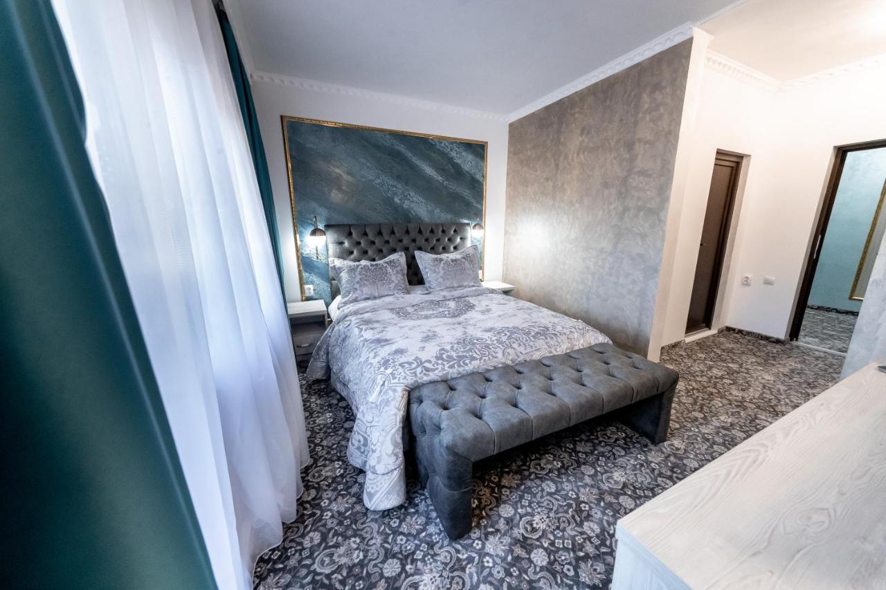 Hotel Suru & Restaurant