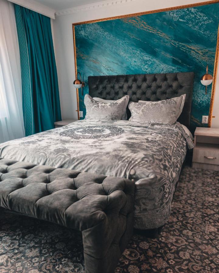 Suru & Restaurant Hotel Busteni